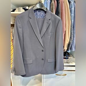 Nautica suit. Slim fit 46R. Navy striped.